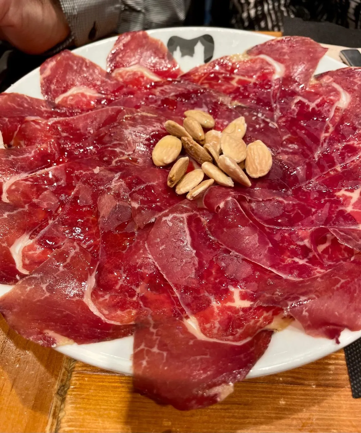 Cecina con almendras